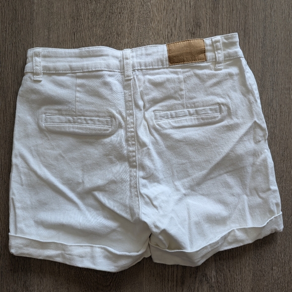 White shorts XS - Picture 2 of 2